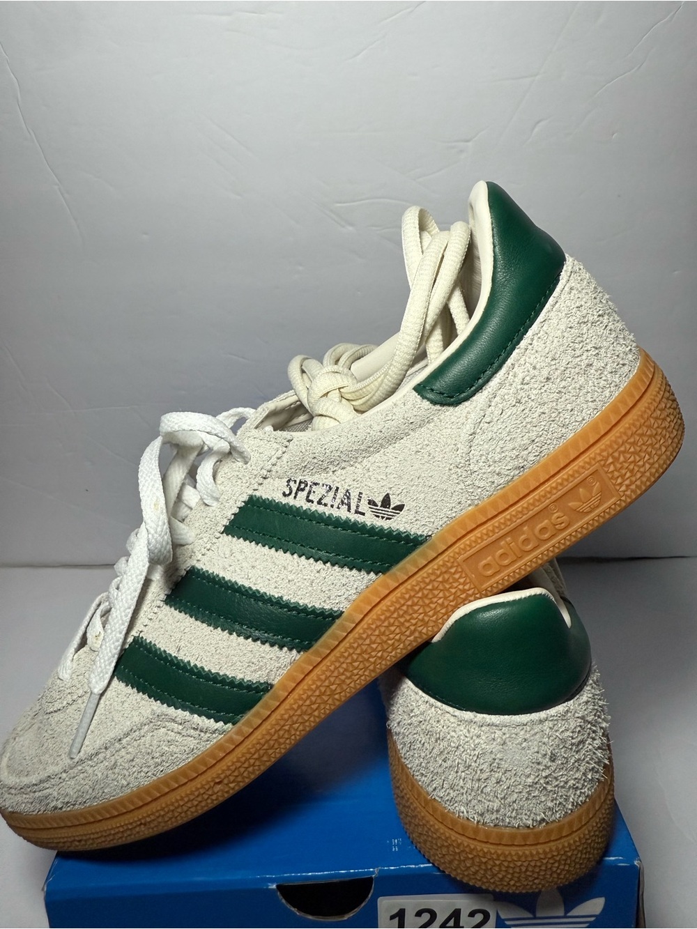 Adidas Handball Spezial - Women’s 8.5 (men’s 7.5) - Cream / Green JS0242 - New